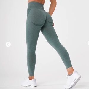 NVGTN CONTOUR SEAMLESS LEGGINGS- FOREST GREEN